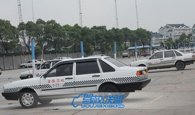 吉隆駕校-倒車訓練
