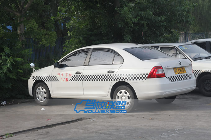 強(qiáng)生駕校自動(dòng)擋教練車(chē)