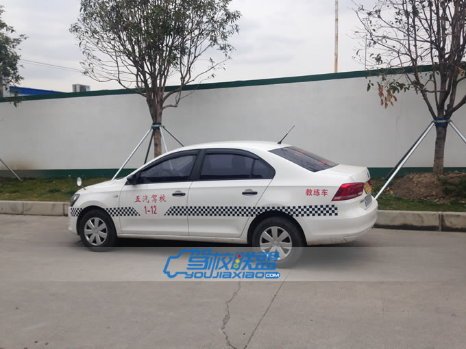五汽駕校自動擋教練車