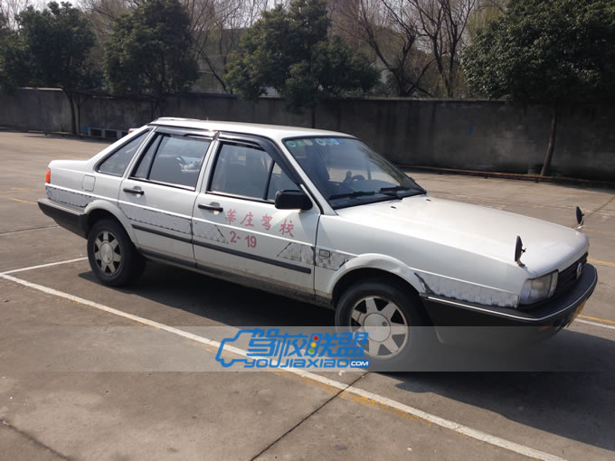 莘莊駕校教練車